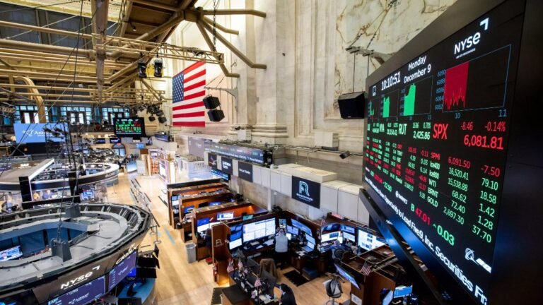 US Stock Market: Dow Jones Futures Drop 220 Pts As Treasury Yields Hit 24-Years High; Jobless Claims Report To Impact Wall Street